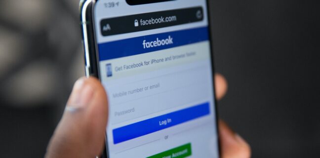 Facebook končí s funkcí Přátelé a okolí