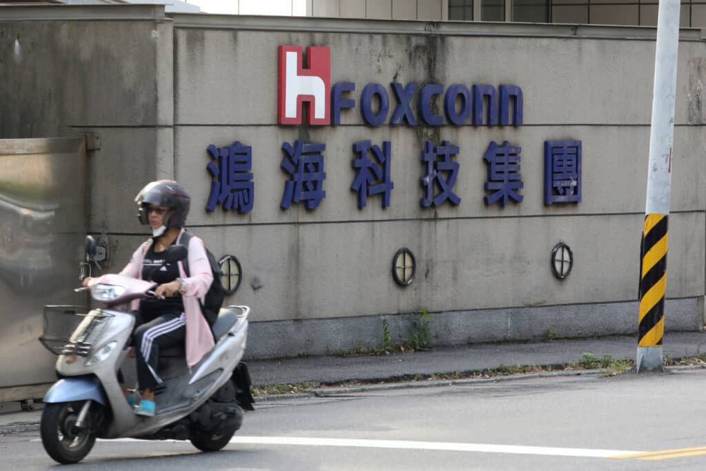Zaměstnanci Foxconnu budou muset v Šen-čenu přespávat na pracovišti