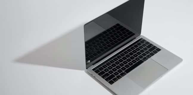 Apple v USA zaplatí 50 milionů dolarů za MacBooky s motýlí klávesnicí