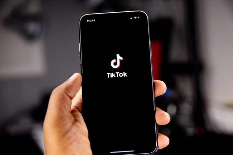 TikTok vyvolává obavy uživatelů iPhonu. Požaduje přístupový kód k zařízení