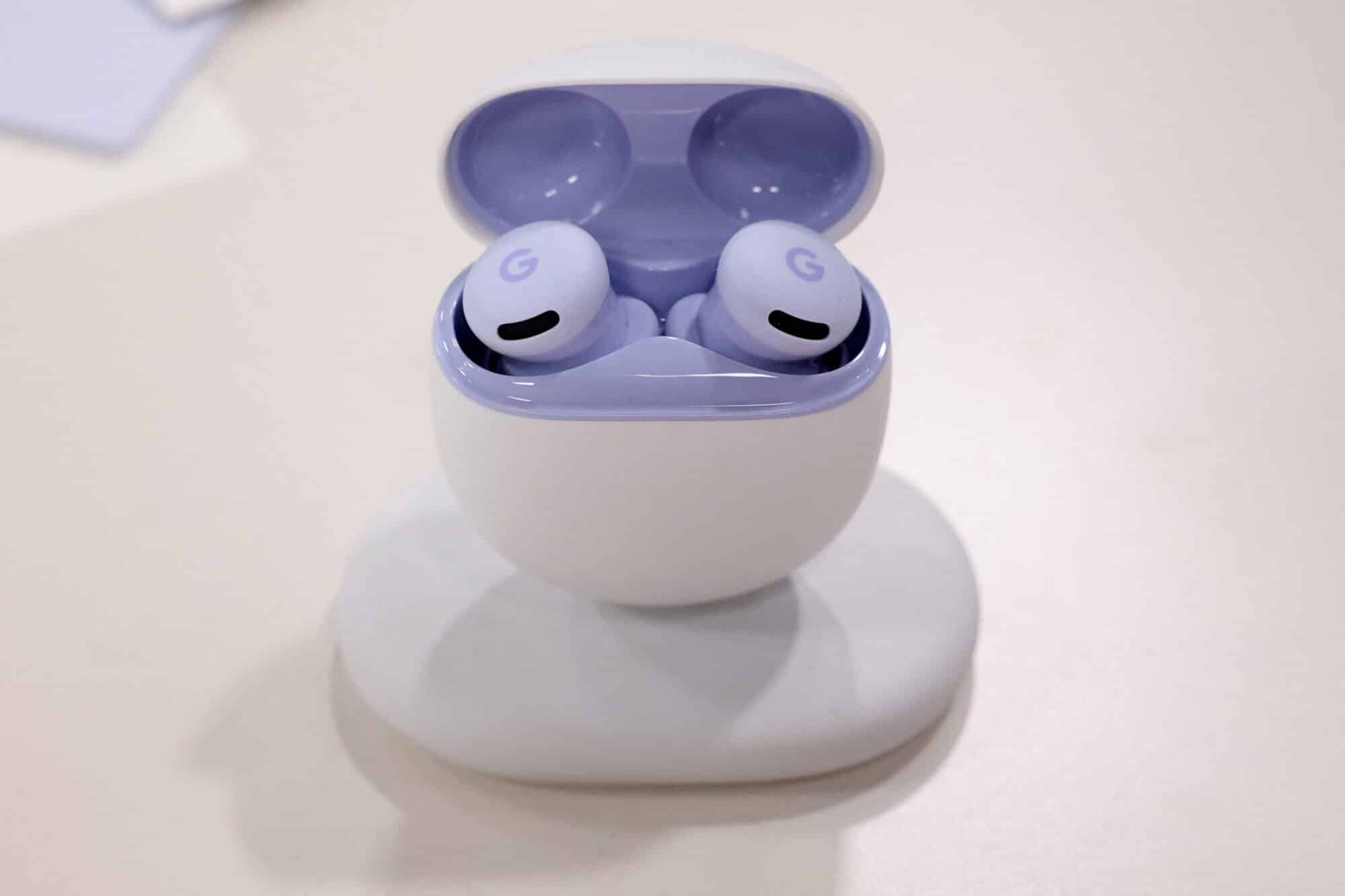 Pixel Buds Pro 2 získávají chytré gesto ovládání a adaptivní zvuk