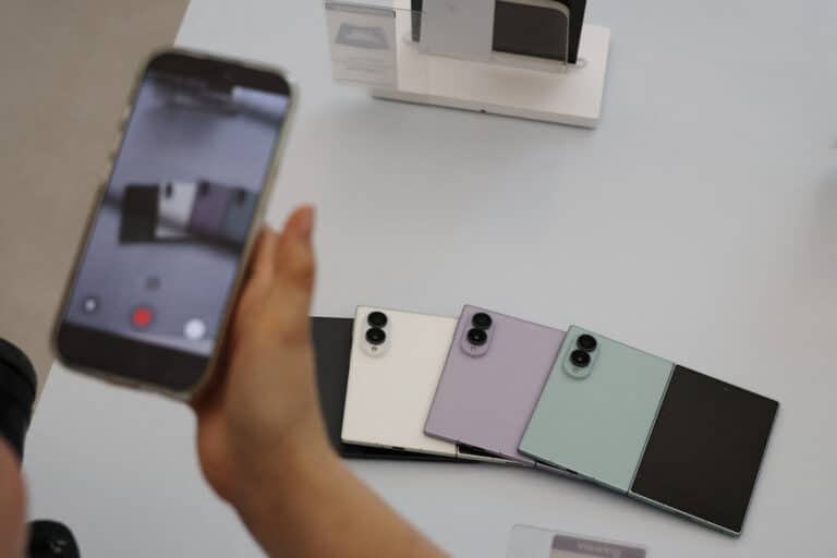 Samsung Galaxy Z Fold 8 sází na širší konstrukci a pohodlnější používání