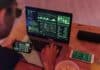 Nový spyware DarkSword dokáže z iPhonů krást hesla i fotografie